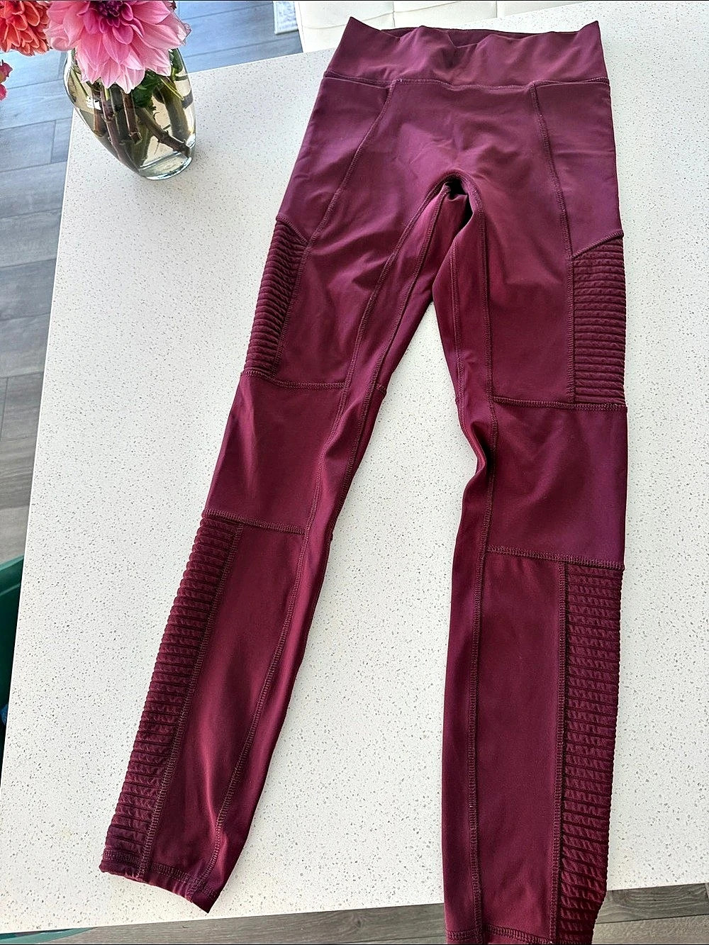 Fabletics  Burgundy Athletic Leggings Like New- side pockets and design